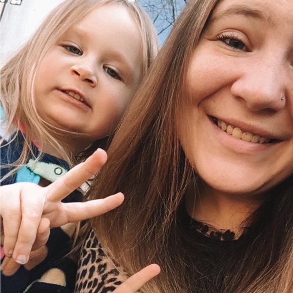 👑 WELCOME TO MY CLOSET 👑 - Picture 2 of 4